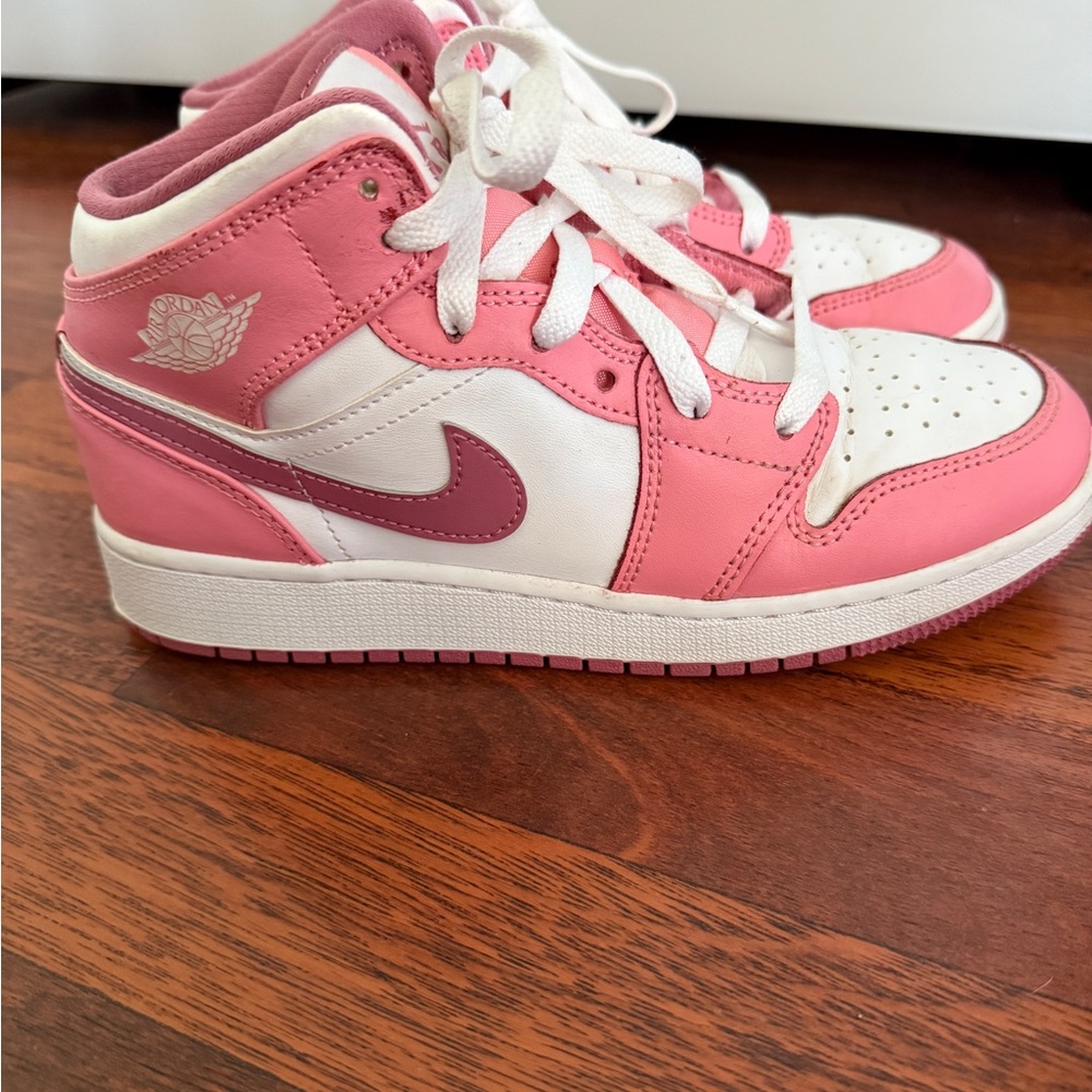 Nike Air Jordan 1 Mid Valentines Day, Sz. 5Y